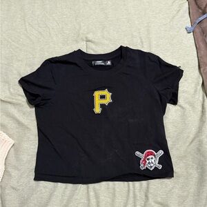 Pittsburgh Pirates Black womens Logo Crop Tee